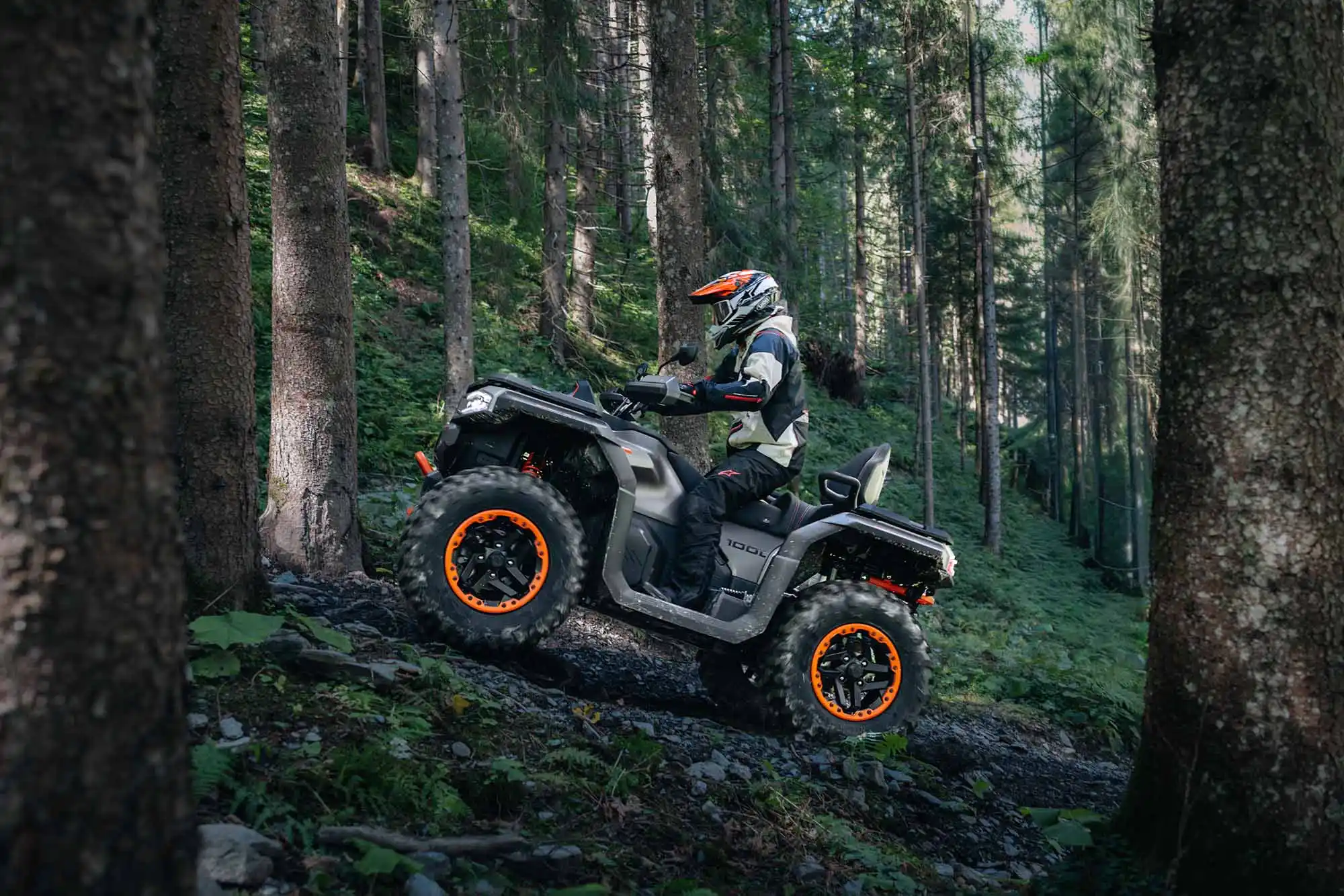 Quad ATV 4x4 GOES TERROX podczas jazdy terenowej