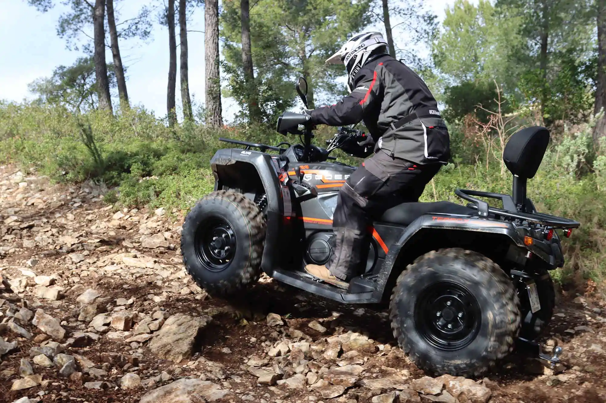Quad GOES TERROX T3b podczas jazdy użytkowej